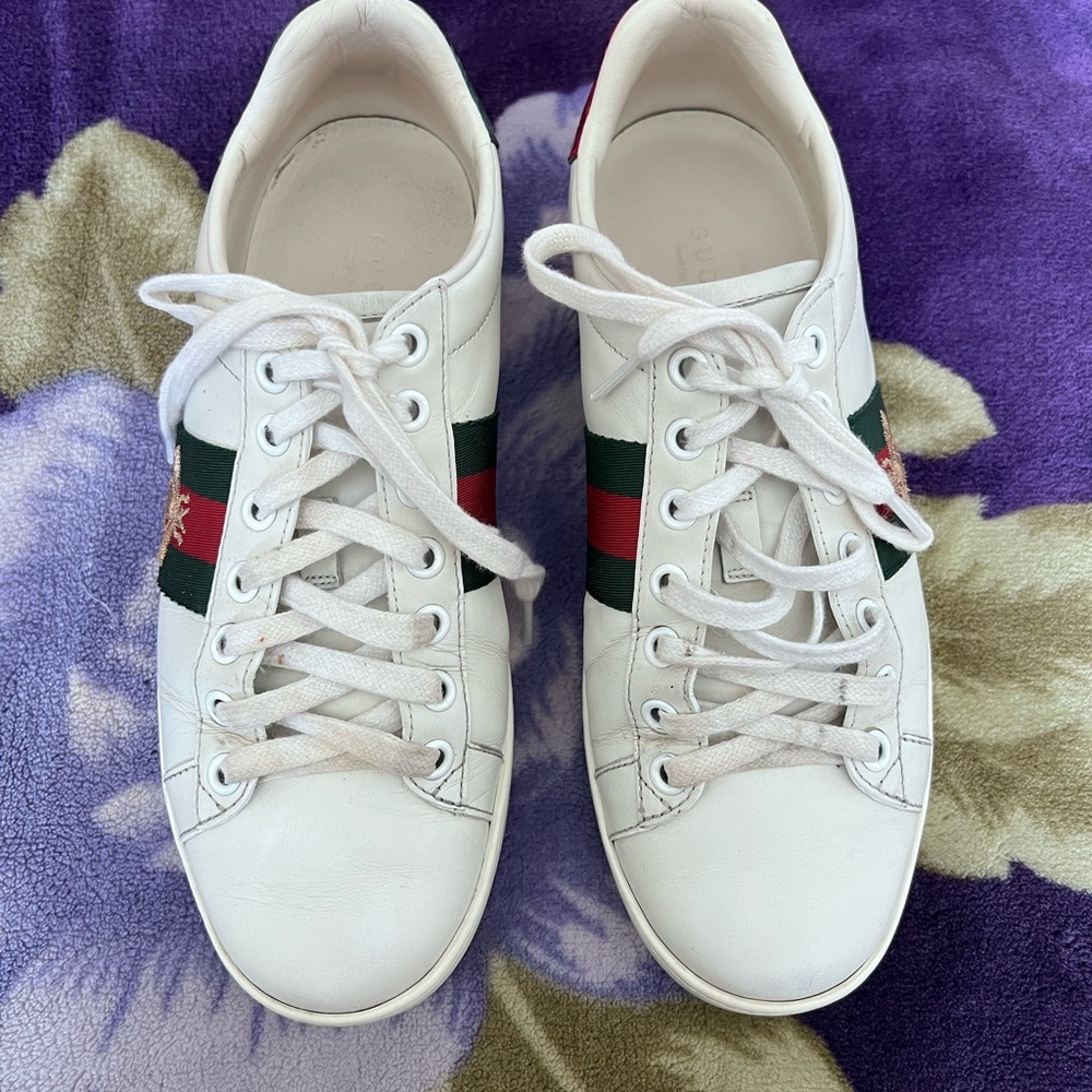 Authentic gucci sneakers size 35.5 it will feet a 6 or 6.5
